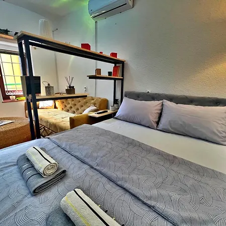 Апартаменты Chic Old Town With Patio *