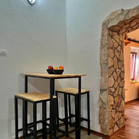Chic Old Town With Patio *