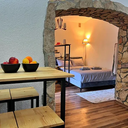Chic Old Town With Patio *