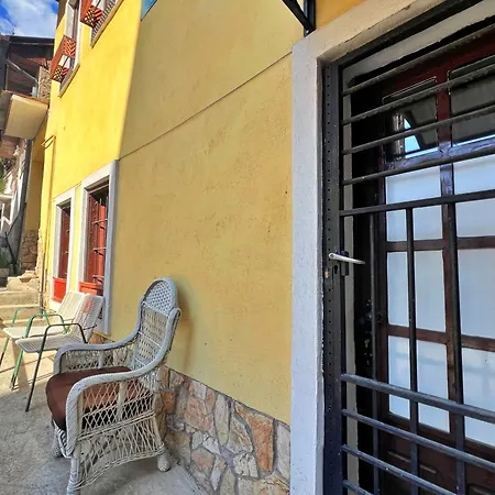 Апартаменты Chic Old Town With Patio Сараево